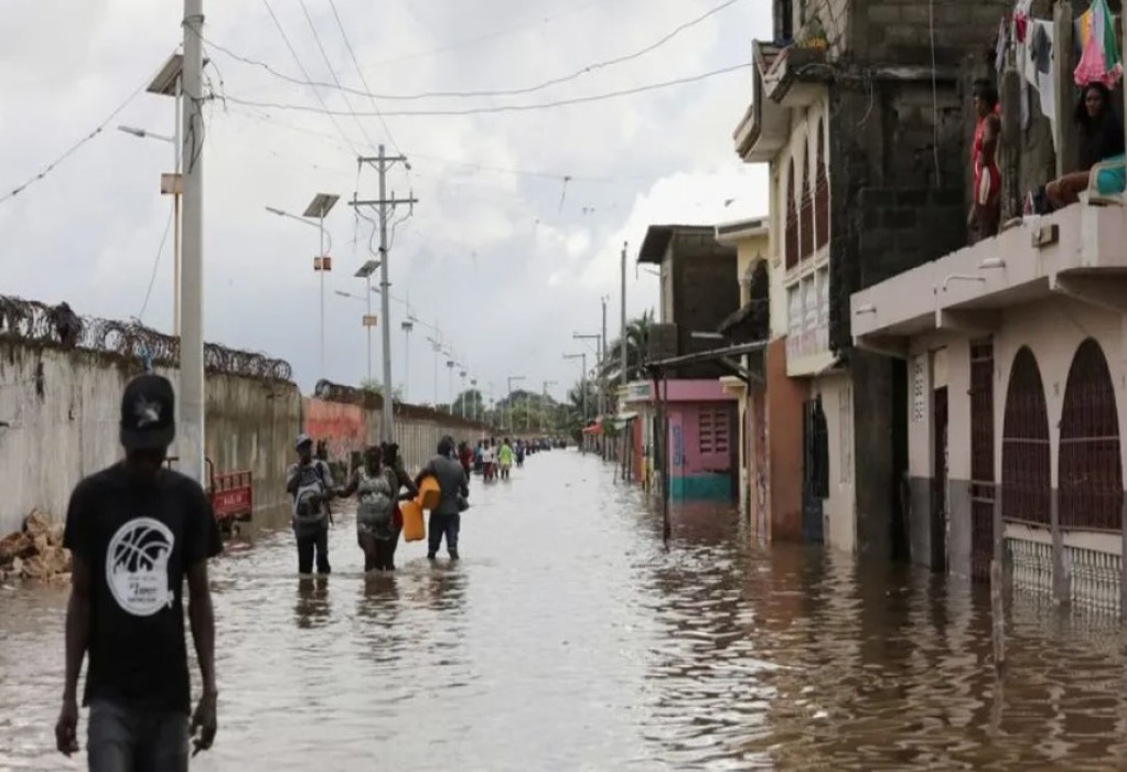 Πλημμύρες στον Ισημερινό: Τουλάχιστον 27 νεκροί και 53 τραυματίες