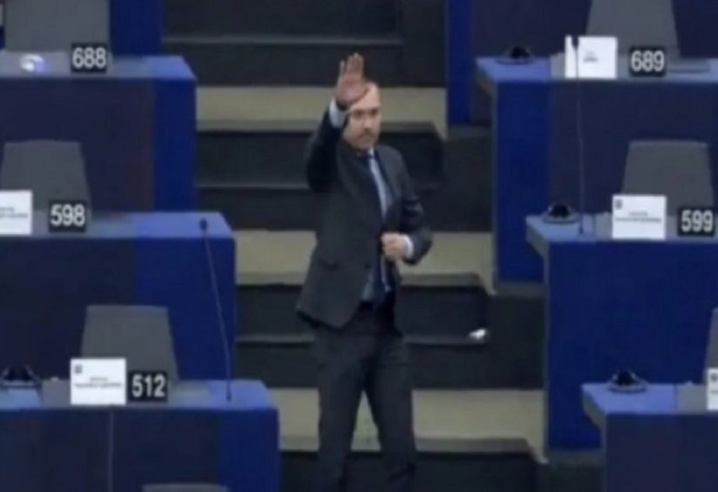 Βούλγαρος ευρωβουλευτής χαιρέτησε ναζιστικά μέσα στο Ευρωπαϊκό Κοινοβούλιο (VIDEO)