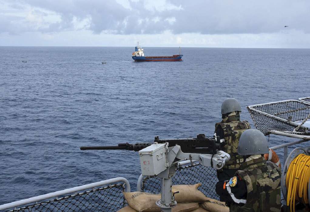 «Μπλόκο» σε ρωσικό φορτηγό πλοίο και «κατάσχεση» από το γαλλικό πολεμικό ναυτικό