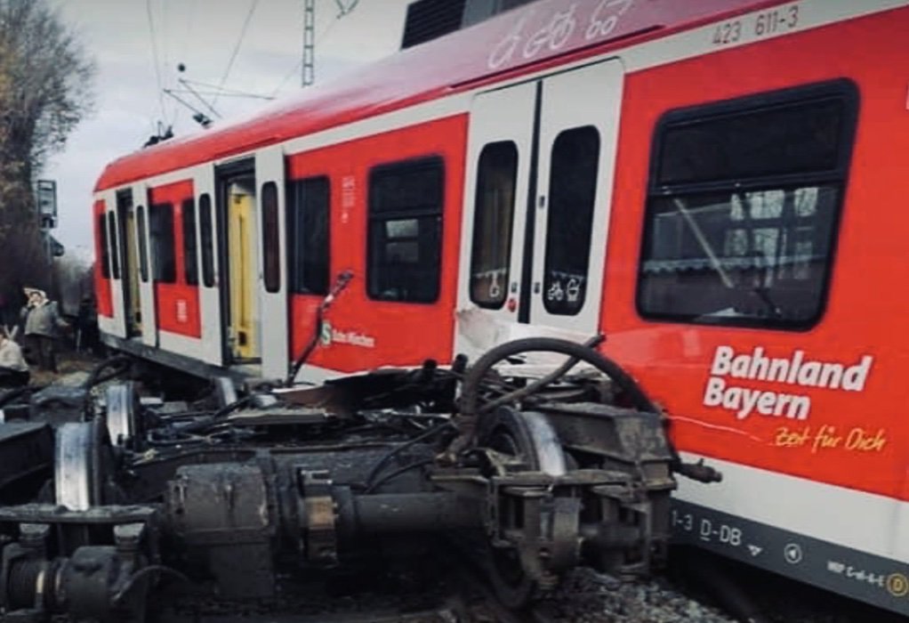 Γερμανία: Σύγκρουση τρένων στο Μόναχο – Πληροφορίες για νεκρό και πολλούς τραυματίες (ΦΩΤΟ)