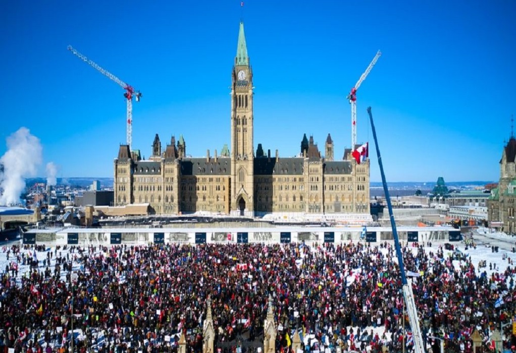 Καναδάς: Η αστυνομία προσπαθεί να επαναφέρει την πρωτεύουσα στους κανονικούς της ρυθμούς μετά τις διαδηλώσεις και τους αποκλεισμούς
