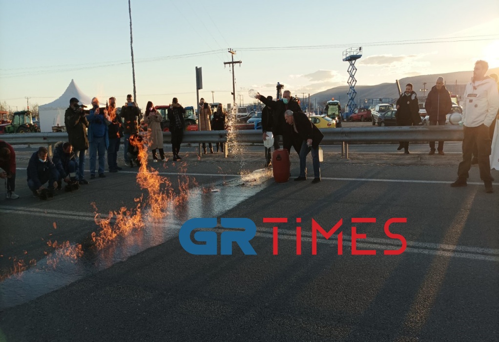 Έβαλαν φωτιά στο τσίπουρο οι παραγωγοί του Τυρνάβου (ΦΩΤΟ-VIDEO)
