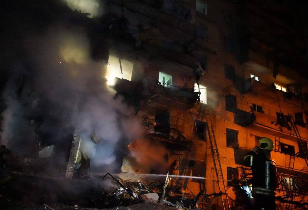 Ουκρανία: Ρωσικό αεροσκάφος καταρρίφθηκε στο Κίεβο- Πυραυλική επίθεση στη Ζαπορίζια (ΦΩΤΟ)