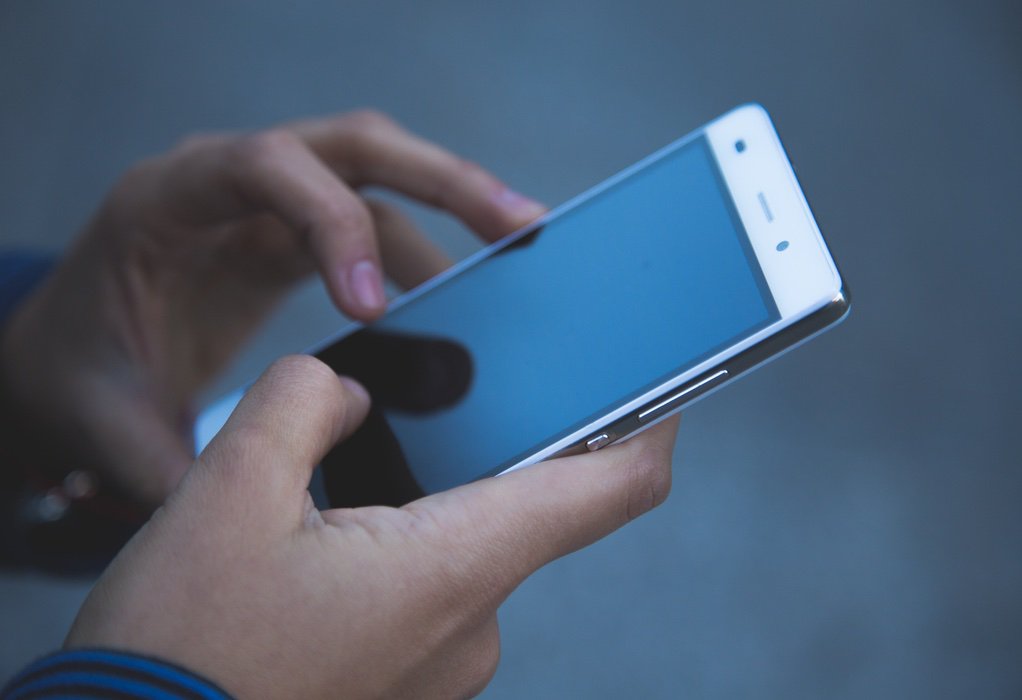 Τεχνολογία-ESET: Πώς θα καταλάβετε εάν έχουν «χακάρει» το κινητό σας