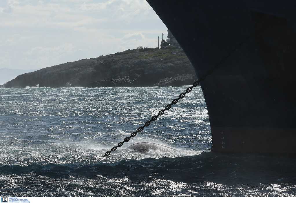 Κακοκαιρία – Μήλος: Πλοίο με 160 επιβάτες δεν μπορεί να δέσει στο λιμάνι