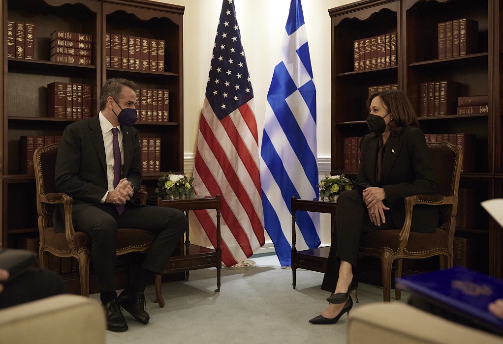 Συνάντηση Κ. Μητσοτάκη – Κ. Χάρις: Στενότερη ελληνοαμερικανική συνεργασία στον αμυντικό τομέα