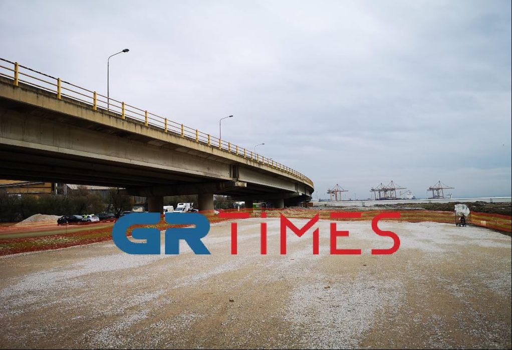 Θεσσαλονίκη: Σύγκρουση ΙΧ με δίκυκλο μέσα στο λιμάνι – Ένας τραυματίας