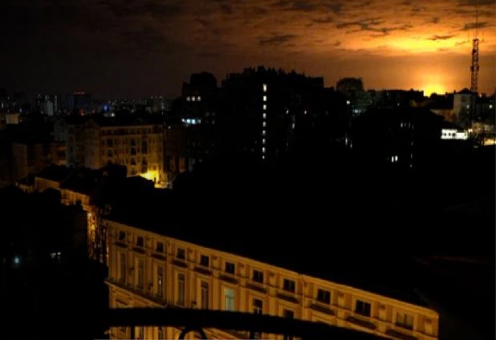 Πόλεμος στην Ουκρανία: Μπαράζ βομβαρδισμών στο Κίεβο – Μπήκαν στο Χάρκοβο οι Ρώσοι (VIDEO)