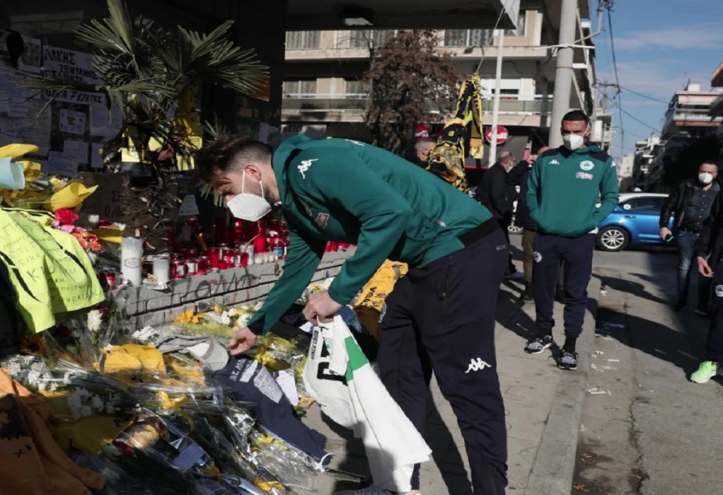 Στο σημείο που δολοφονήθηκε ο Άλκης οι παίκτες του Παναθηναϊκού (ΦΩΤΟ)