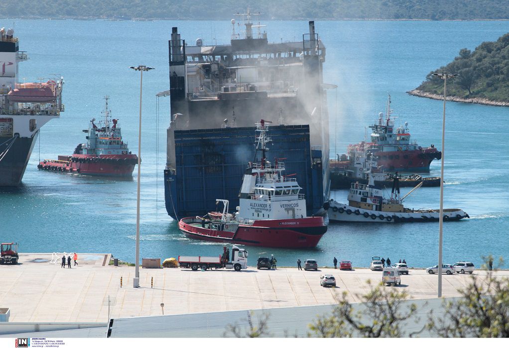 Φωτιά στο πλοίο «Euroferry Olympia»: Ρυμουλκήθηκε στο λιμάνι του Αστακού (ΦΩΤΟ)