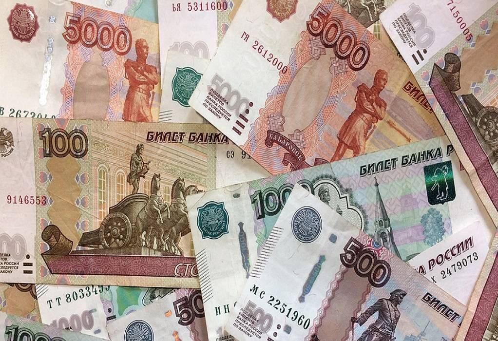 Ρωσία: «Σύννεφα» για ρούβλι και Sberbank μετά τις νέες κυρώσεις