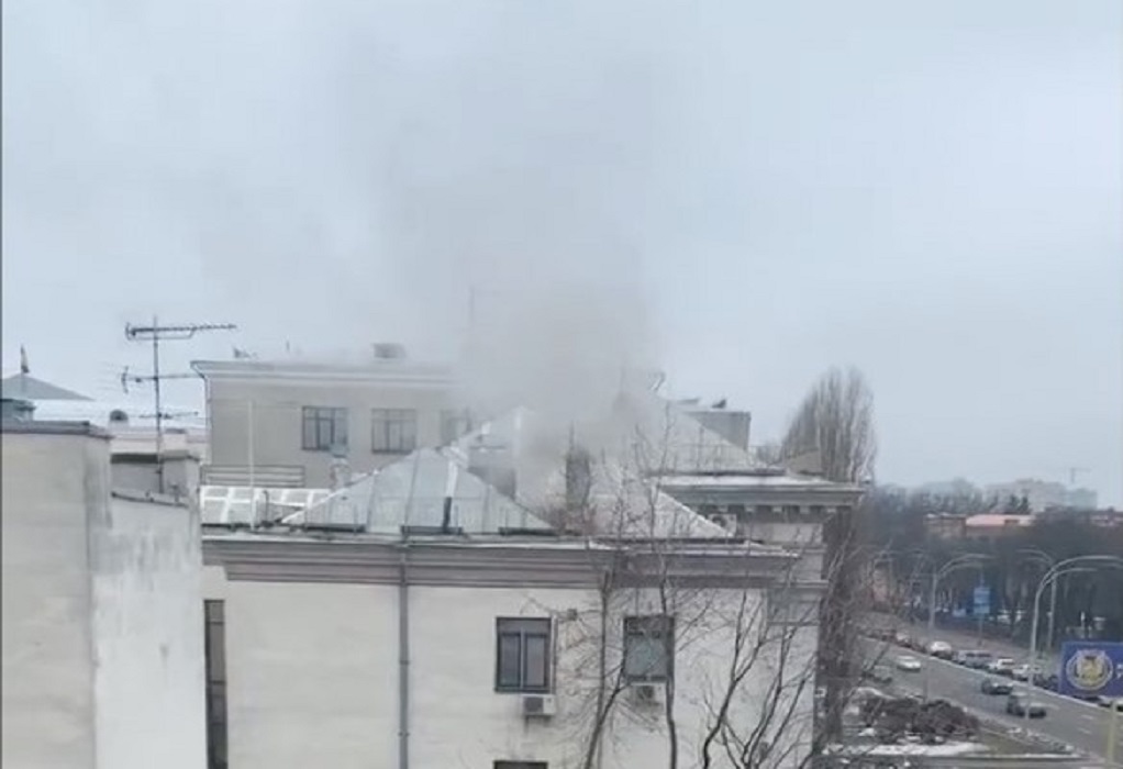 Ουκρανία: Καπνός στη ρωσική πρεσβεία στο Κίεβο-Τι λένε οι Ουκρανοί (VIDEO)