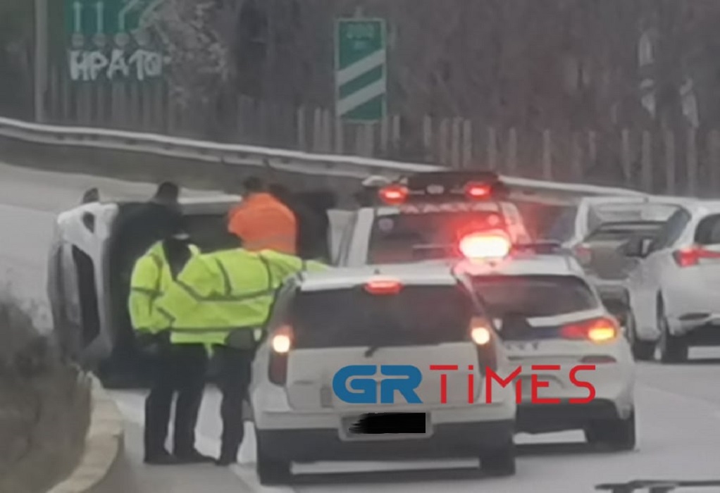 Θεσσαλονίκη: Ντελαπάρισε αυτοκίνητο στον Περιφερειακό (ΦΩΤΟ-VIDEO)