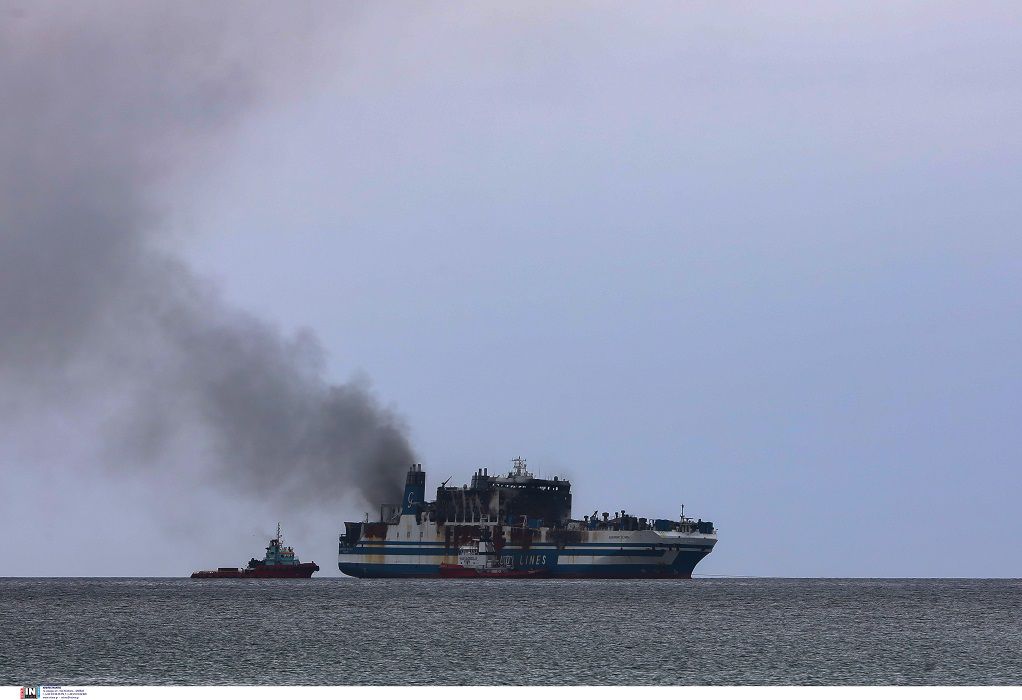 «Euroferry Olympia»: Η Πυροσβεστική ζήτησε τη μεταφορά του σε ασφαλές λιμάνι – Θα συνεχιστούν εκεί οι έρευνες