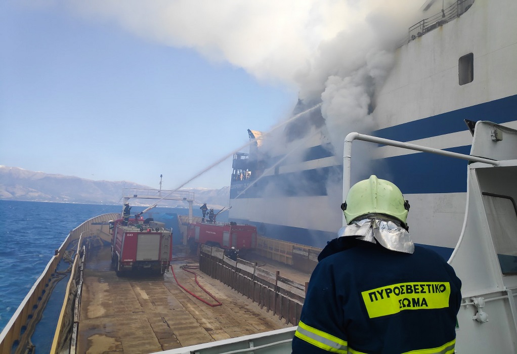 «Euroferry Olympia»: Η μεγάλη επιχείρηση της πυροσβεστικής στη μάχη με τις φλόγες (ΦΩΤΟ-VIDEO)