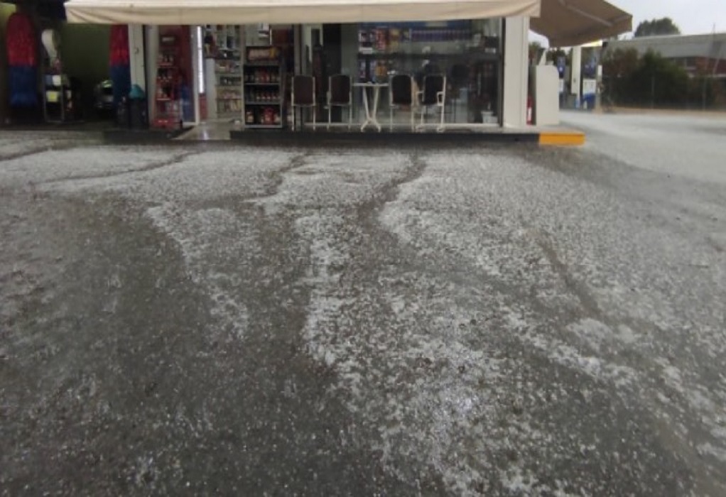 Θεσσαλονίκη: Ισχυρή χαλαζόπτωση στη Θέρμη – «Άσπρισαν» οι δρόμοι (ΦΩΤΟ)  
