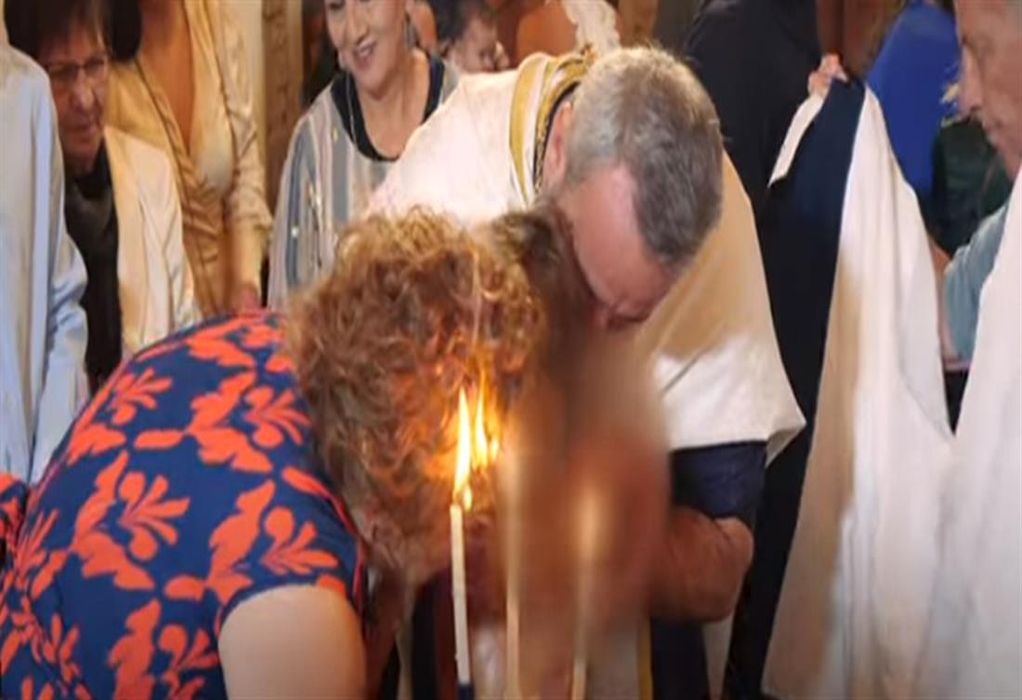 Κρήτη: Η νονά άρπαξε… φωτιά κατά τη διάρκεια βάπτισης! (VIDEO)