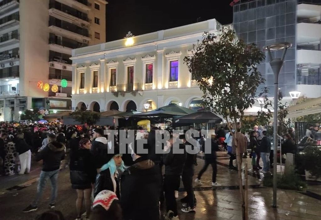 Σε καρναβαλικούς ρυθμούς η Πάτρα-Πάρτι στους δρόμους το βράδυ του Σαββάτου (VIDEO)