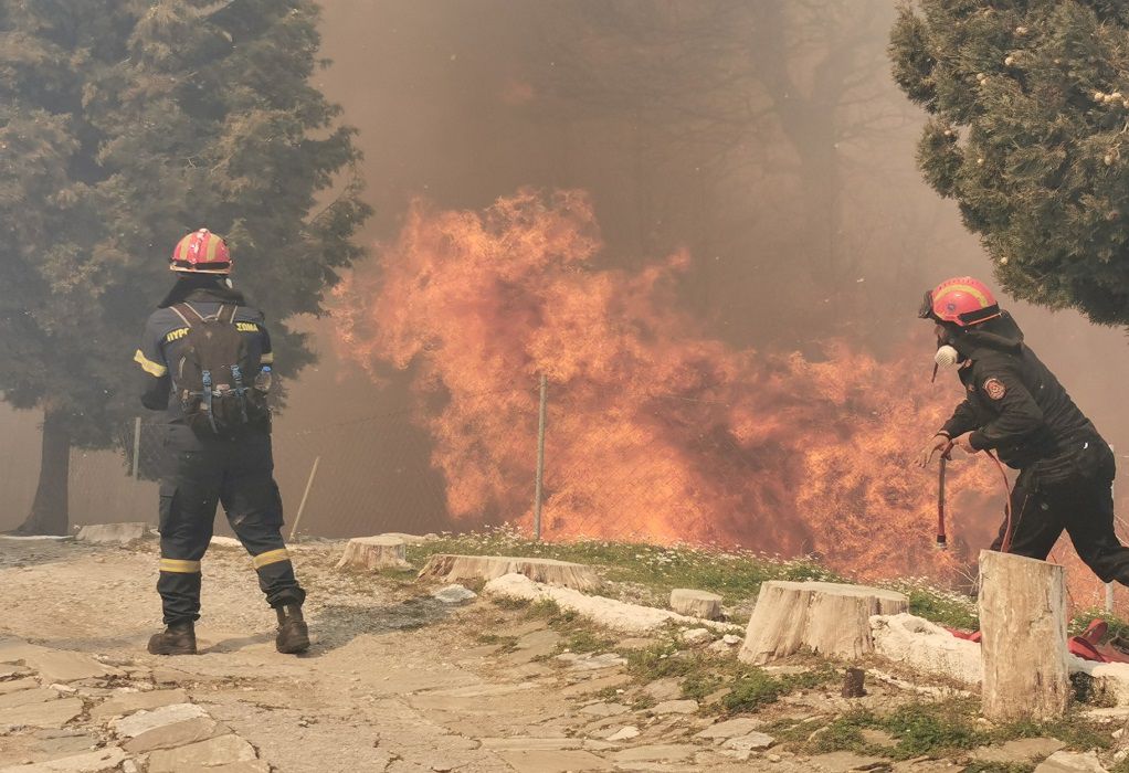 Σε εξέλιξη η φωτιά στη Σάμο–Συνδρομή από Αθήνα με πεζοπόρα και οχήματα (ΦΩΤΟ-VIDEO)