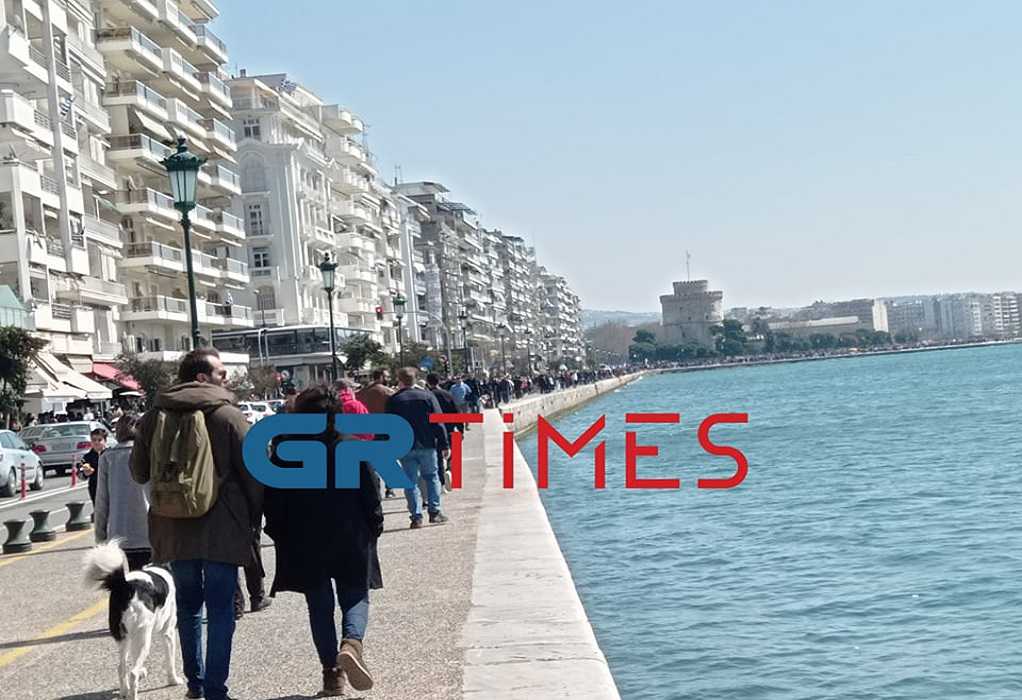 Θεσσαλονίκη: “Φίσκα” παραλία και καφέ μετά την παρέλαση (ΦΩΤΟ-VIDEO)
