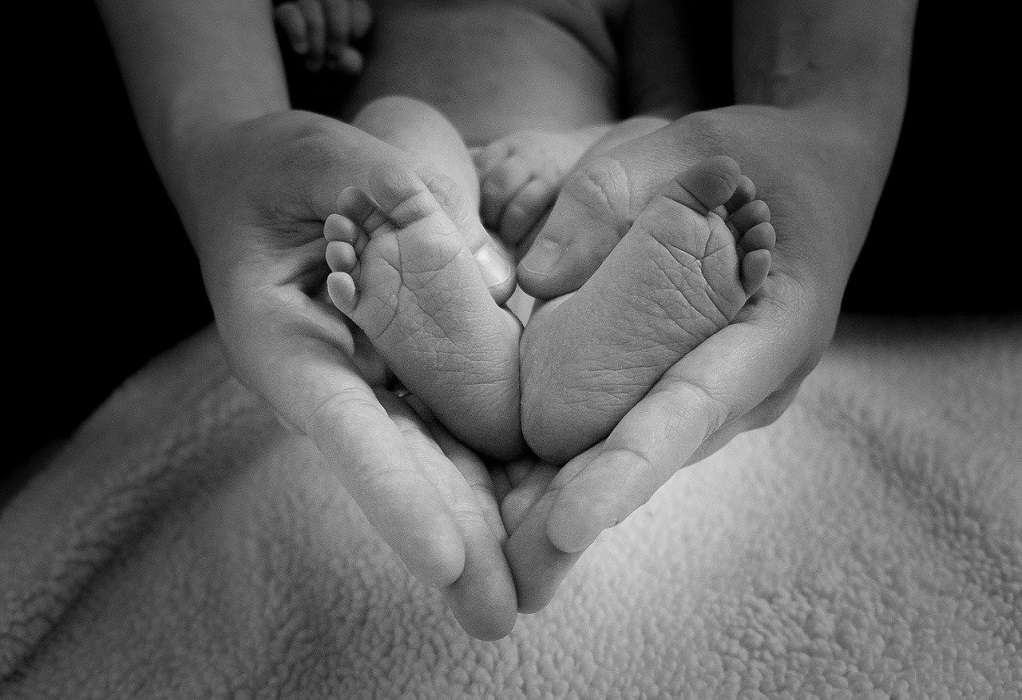 Άδεια μητρότητας: Οι προϋποθέσεις και η διαδικασία για τη μεταβίβαση της