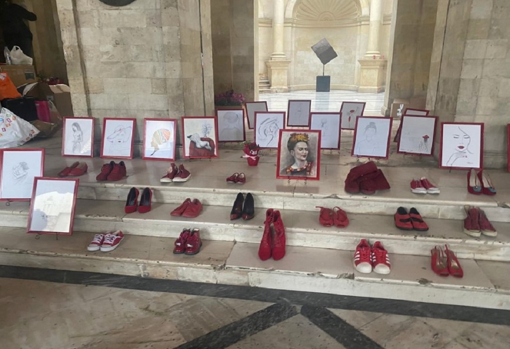 Ηράκλειο: Ένα ζευγάρι κόκκινα παπούτσια για κάθε γυναίκα-θύμα έμφυλης βίας (ΦΩΤΟ) 