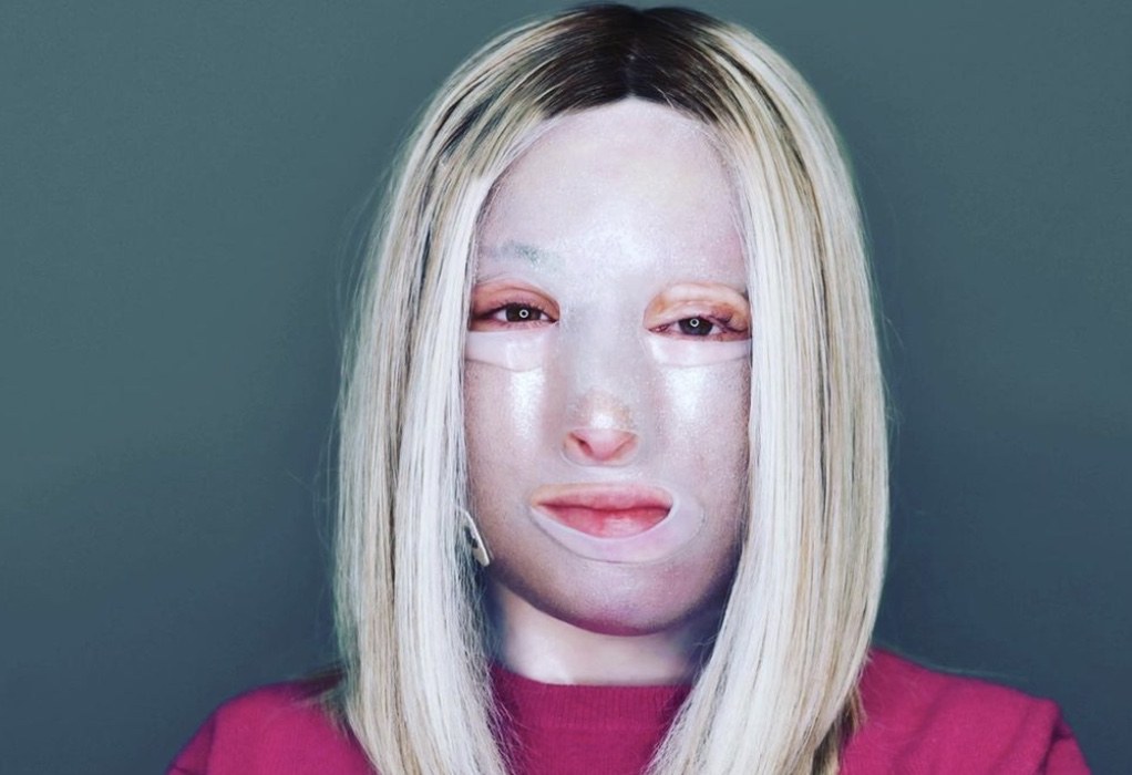 Ιωάννα Παλιοσπύρου: «Χωρίς τη μάσκα είναι υπέροχη και όμορφη» (VIDEO)
