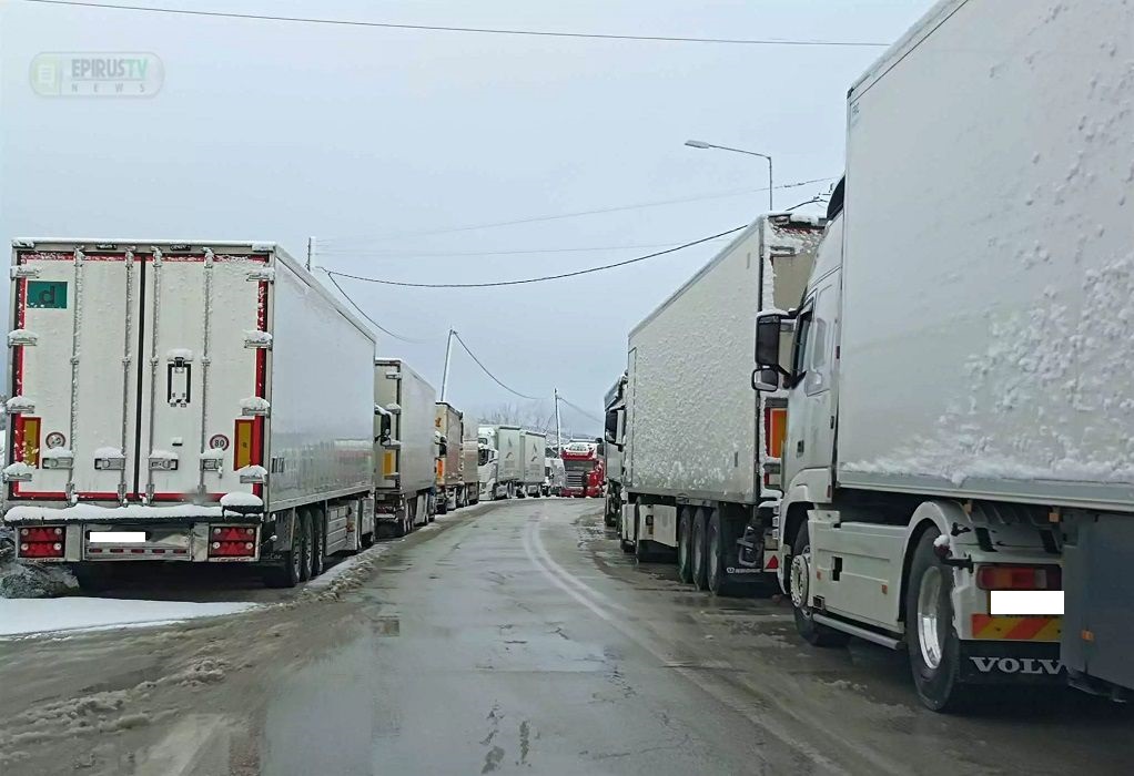 Κακοκαιρία «Φίλιππος» – Ιωάννινα: Ουρές φορτηγών στον παράδρομο της Εγνατίας (ΦΩΤΟ-VIDEO)
