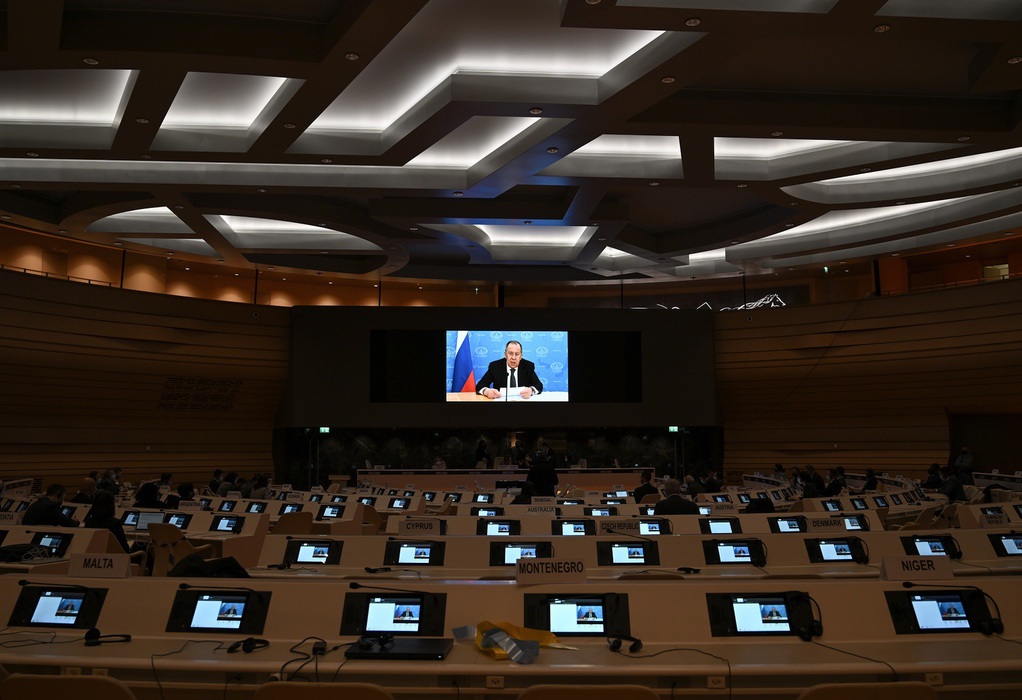Γενεύη: Μαζική αποχώρηση από την ομιλία του Σ. Λαβρόφ στη Διάσκεψη για τον Αφοπλισμό (VIDEO)