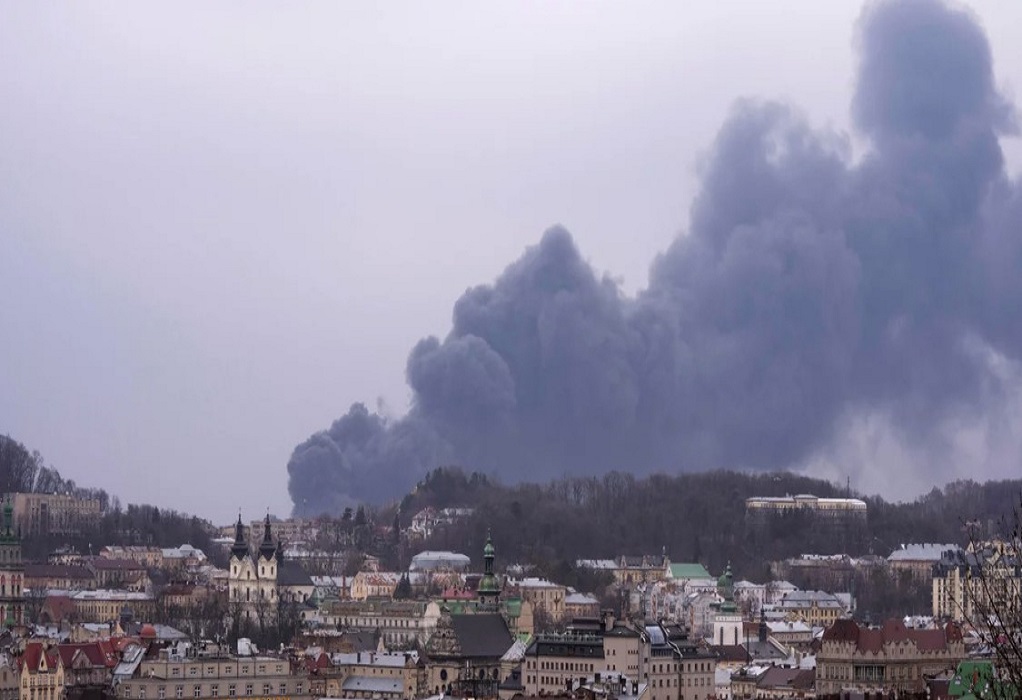 Πόλεμος στην Ουκρανία: Συναγερμός στο Λβιβ – Εκρήξεις και πυκνοί μαύροι καπνοί (VIDEO)