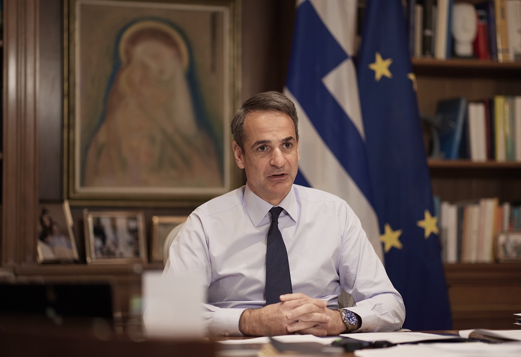 Ο Κ. Μητσοτάκης ενημερώνει τους πολιτικούς αρχηγούς για τη συνάντηση με τον Τούρκο πρόεδρο