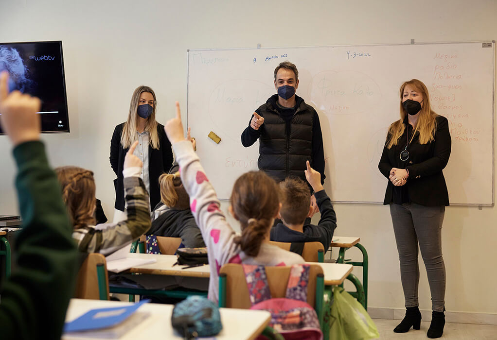 Μητσοτάκης σε μαθητές: Σύντομα θα απαλλαγείτε από τις μάσκες εντός της τάξης (ΦΩΤΟ)