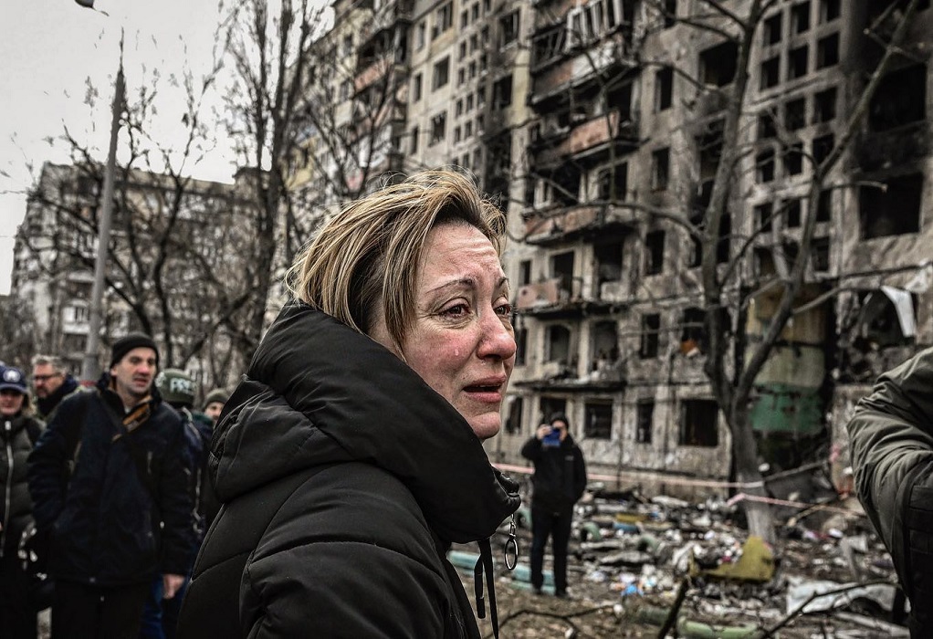 Ουκρανία: Δραματική η κατάσταση στη Μαριούπολη–Άγνωστος ο αριθμός των θυμάτων από το βομβαρδισμό στο θέατρο (VIDEO)