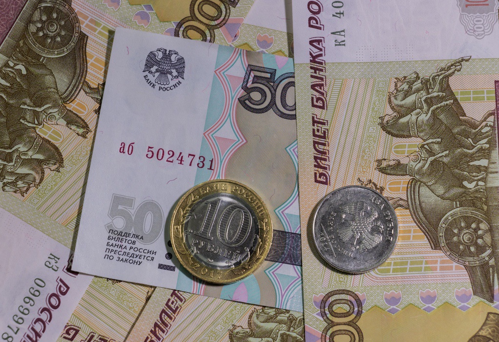 Πολωνός πρωθυπουργός: Η Ελβετία να παγώσει τους λογαριασμούς των ρώσων ολιγαρχών 