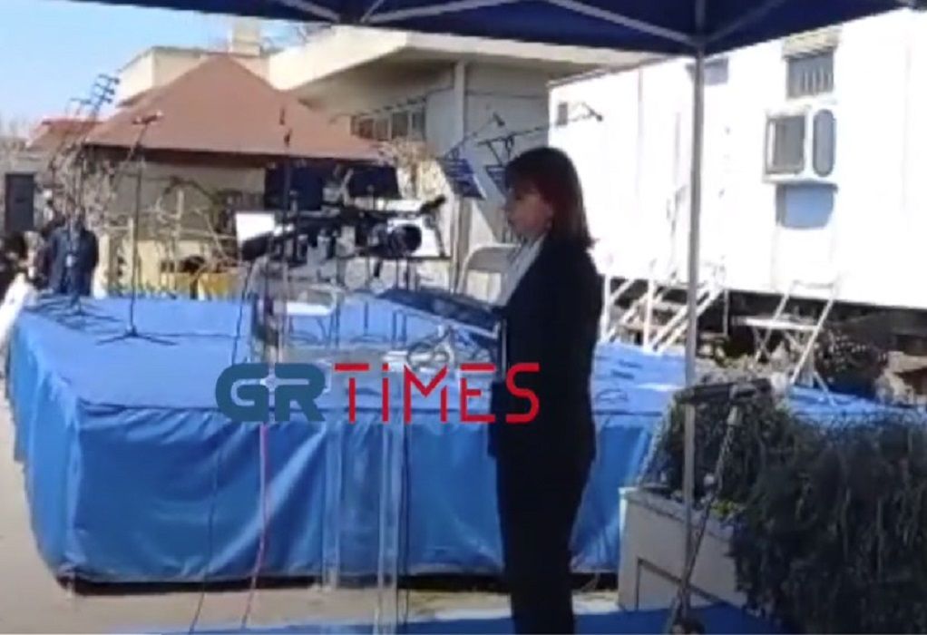 Θεσσαλονίκη: Ιδιαίτερα συγκινημένη η ΠτΔ στην ομιλία της για τα θύματα του Ολοκαυτώματος (VIDEO)
