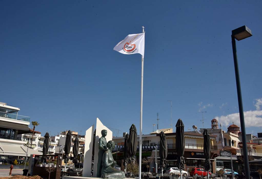 Χαλκιδική: Υψώθηκε η σημαία των 100 χρόνων από τη Μικρασιατική Καταστροφή στα Ν. Μουδανιά (ΦΩΤΟ)