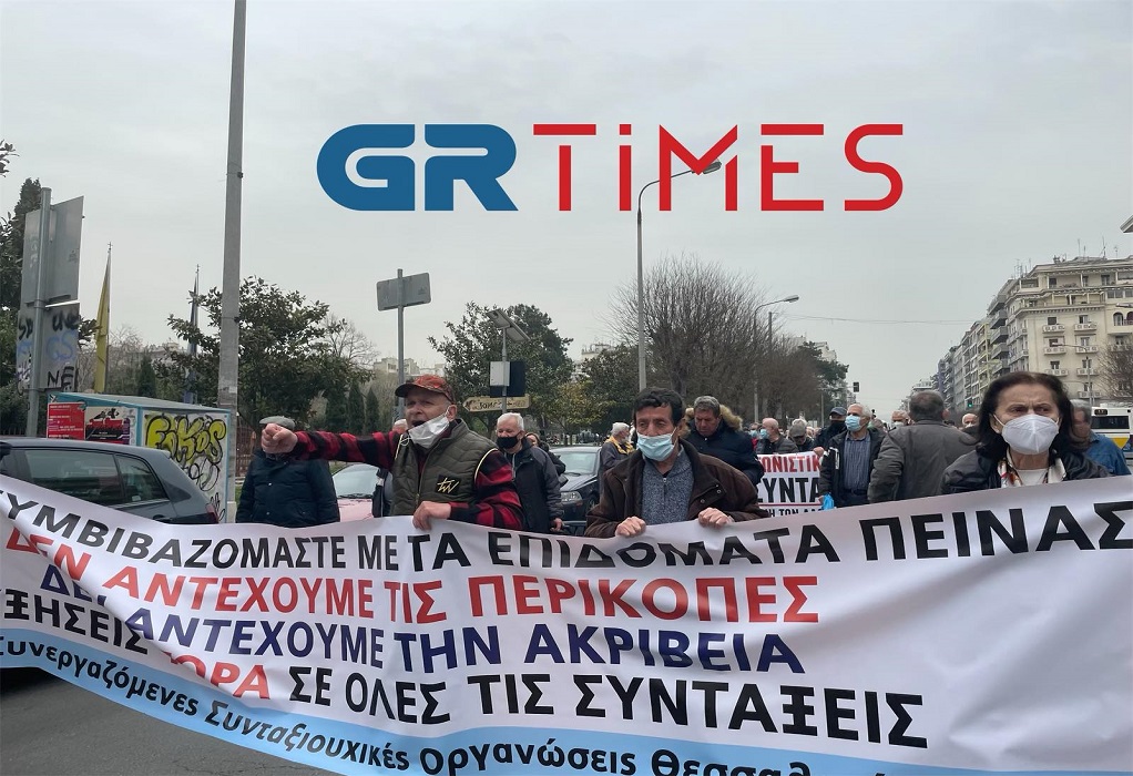 Θεσσαλονίκη: Συνθήματα και πορεία από συνταξιούχους-«Δεν βγαίνει ο μήνας» (ΦΩΤΟ-VIDEO)