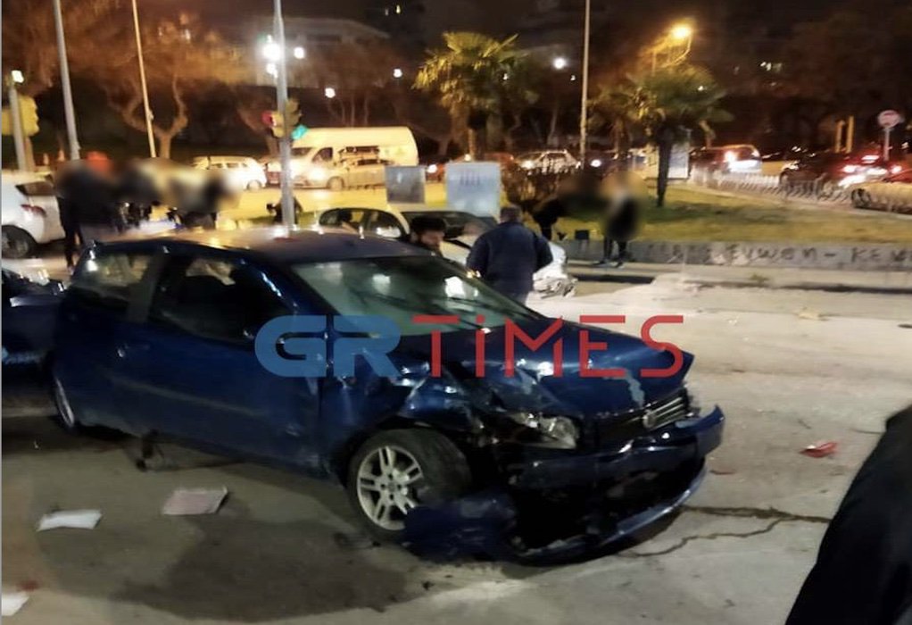 Θεσσαλονίκη: Τρελή πορεία λεωφορείου παρέσυρε οχήματα-Δύο τραυματίες (ΦΩΤΟ)