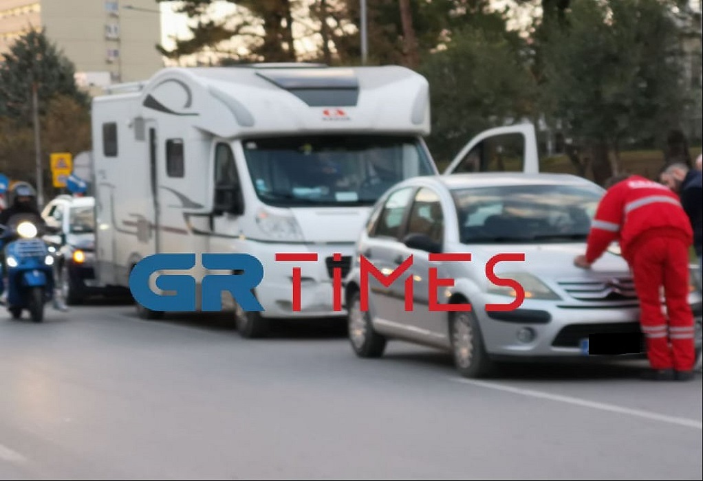 Θεσσαλονίκη: Σύγκρουση τριών οχημάτων στο κέντρο – Μποτιλιάρισμα στο σημείο (ΦΩΤΟ)