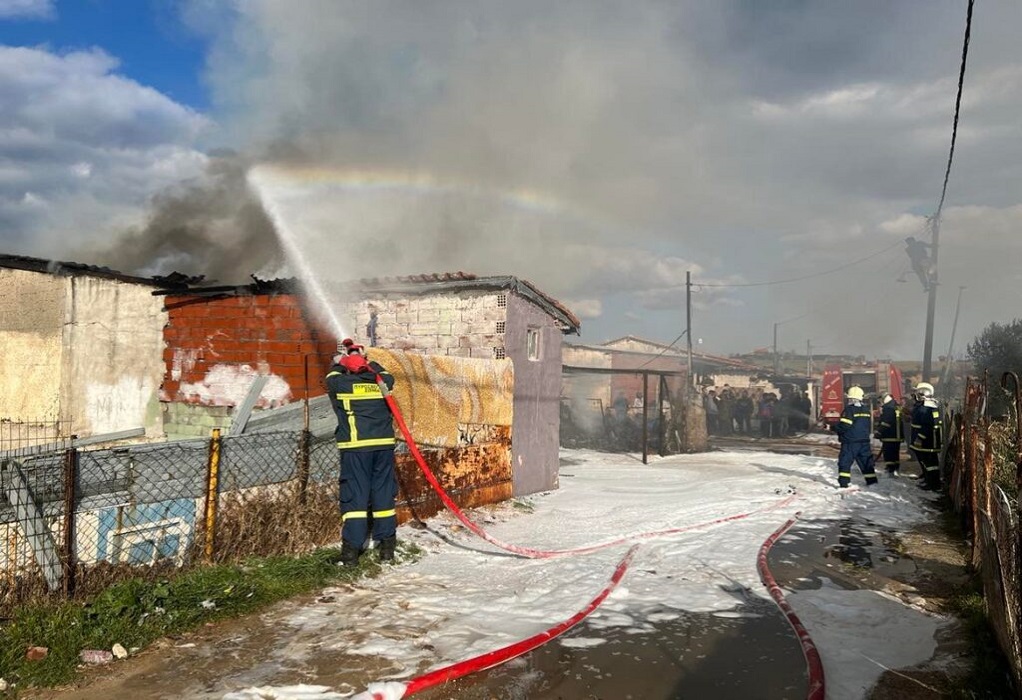Αλεξανδρούπολη: Μία κατοικία και τρία Ι.Χ. καταστράφηκαν από φωτιά (VIDEO-ΦΩΤΟ)