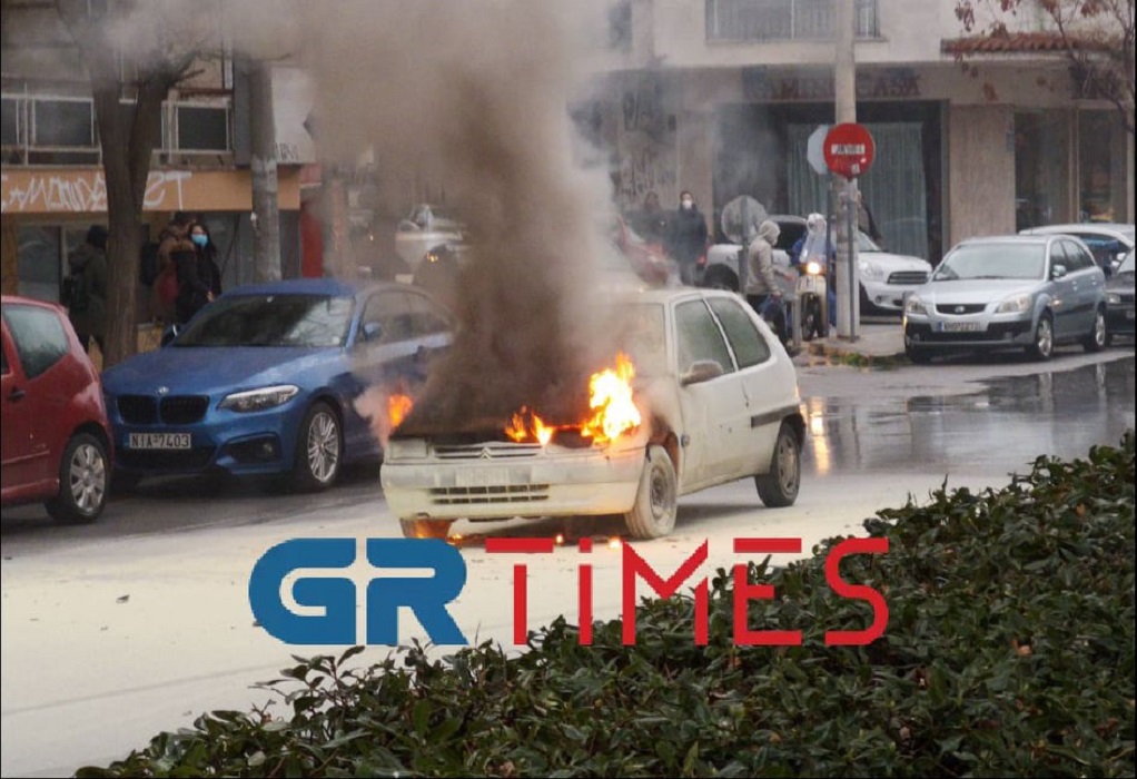 Θεσσαλονίκη: Στις φλόγες «τυλίχτηκε» Ι.Χ στον Άγιο Αθανάσιο