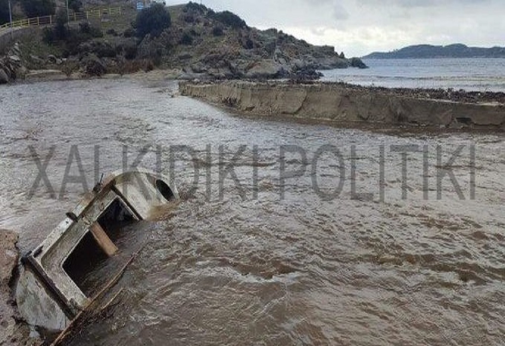 Χαλκιδική-Κακοκαιρία: Σε … λιμνοθάλασσα μετατράπηκε η παραλία Συκιάς (ΦΩΤΟ-VIDEO)