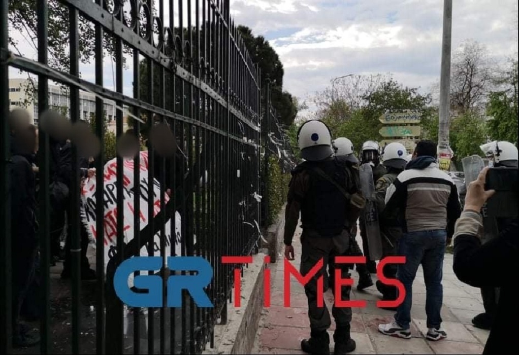 Θεσσαλονίκη: Αποχώρησαν οι αστυνομικές δυνάμεις από το ΑΠΘ (ΦΩΤΟ-VIDEO)