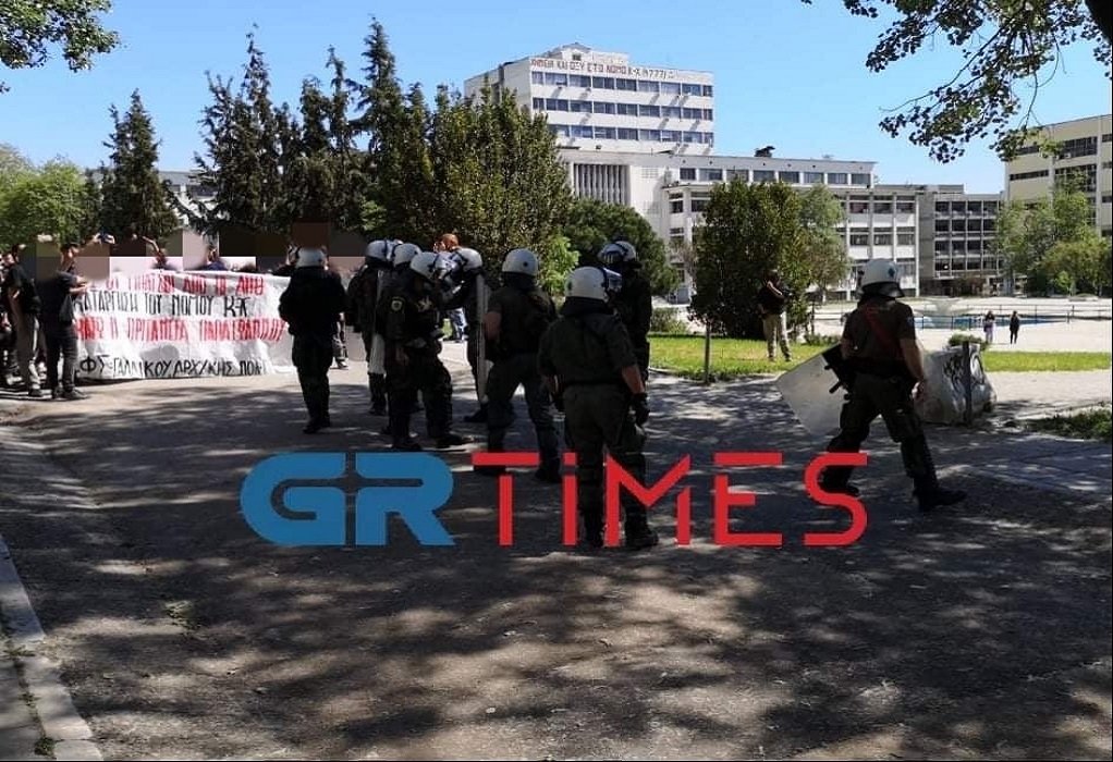 ΑΠΘ: Αποχώρησε η αστυνομία – Φωνές και συνθήματα από διαδηλωτές (ΦΩΤΟ-VIDEO)