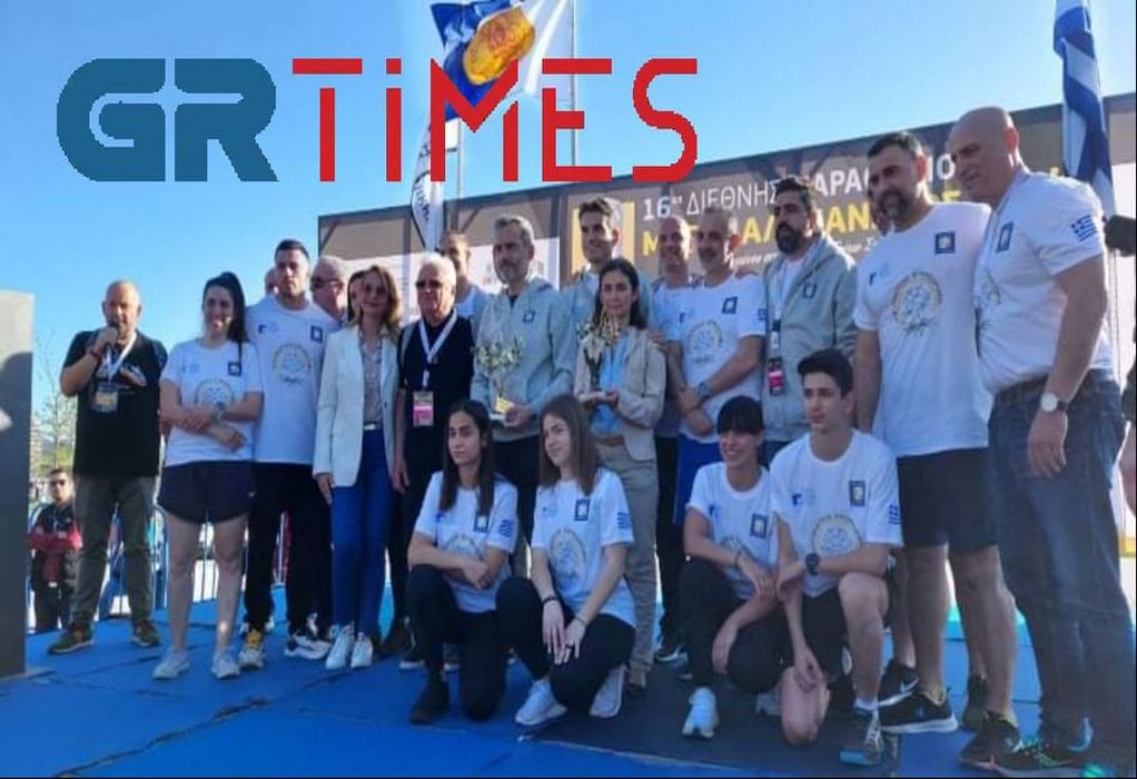 Θεσσαλονίκη: Έλληνες και Τούρκοι αθλητές παρέδωσαν χρυσό κλαδί ελιάς στον Κ. Ζέρβα (ΦΩΤΟ-VIDEO)