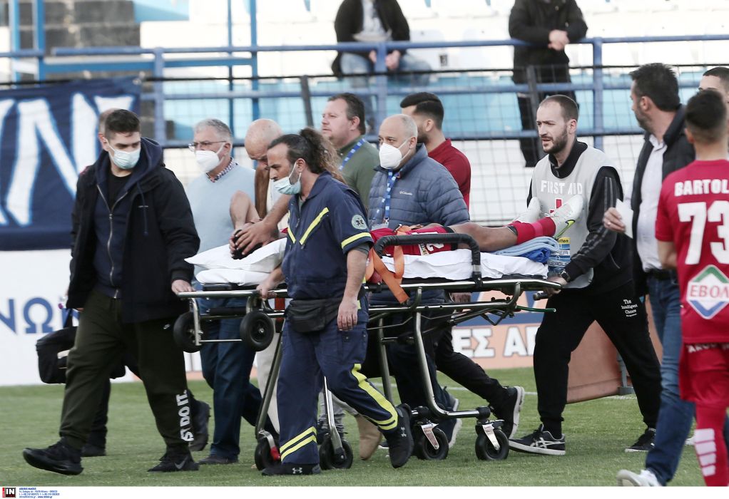 Super League: «Πάγωσε» η Νίκαια-Ποδοσφαιριστής έχασε τις αισθήσεις του και τον επανέφεραν οι γιατροί (ΦΩΤΟ)