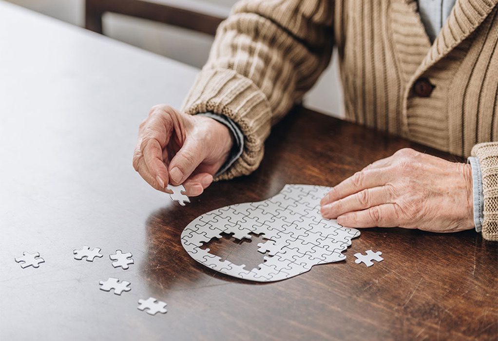 Αυξημένος ο κίνδυνος Αλτσχάιμερ για τους ηλικιωμένους που πέρασαν Covid-19