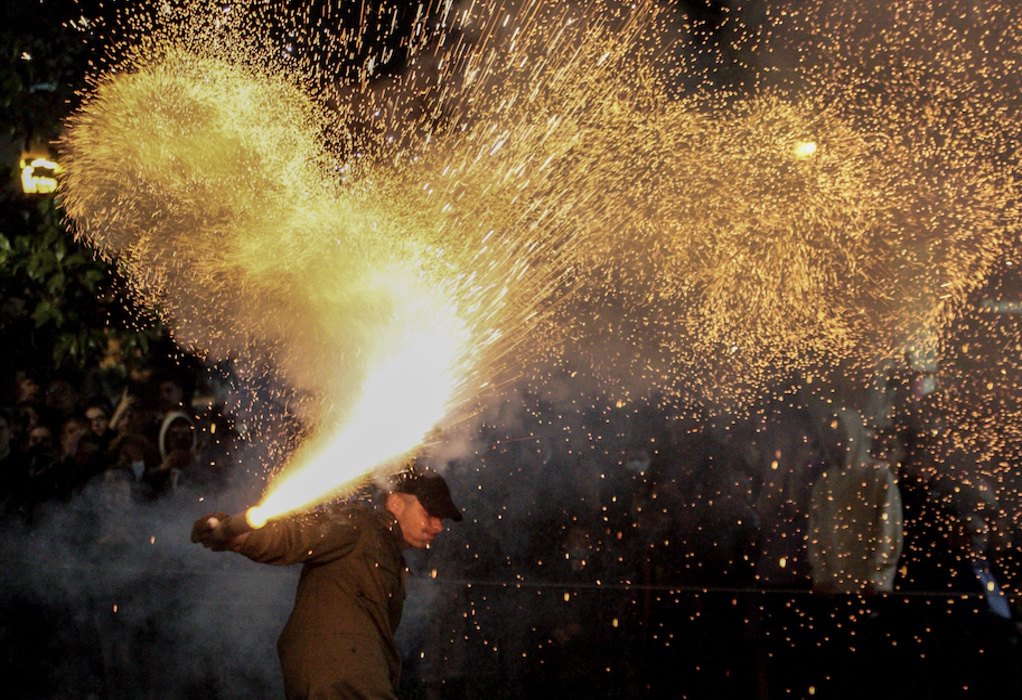 Πάνω από 422.000 παράνομα πυροτεχνήματα κατασχέθηκαν την περίοδο του Πάσχα