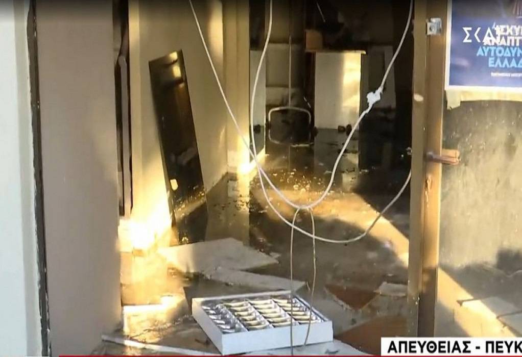 Επίθεση με γκαζάκια σε γραφεία της ΝΔ στην Πεύκη (VIDEO)