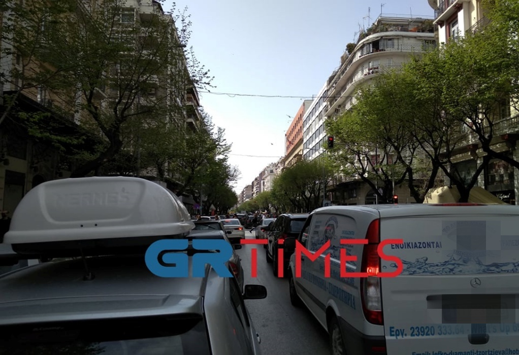 Θεσσαλονίκη: Κυκλοφοριακό χάος και αυξημένοι έλεγχοι της Τροχαίας στο κέντρο (ΦΩΤΟ)
